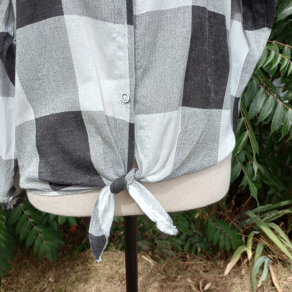 🔥4 for $20🔥Black and White plaid print Blouse - Picture 5 of 5